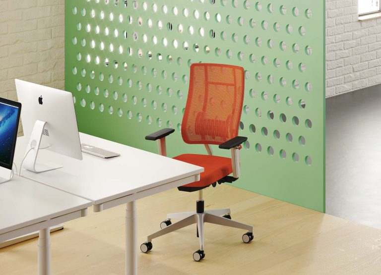 Bürotrend Büromöbel, Büroeinrichtung, Bürotechnik Bielefeld OWL | Viasit Bürodrehstuhl Newback in Farbe rot