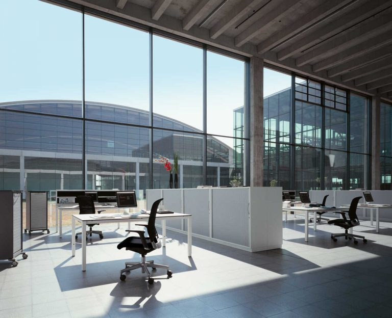 Bürotrend Büromöbel, Büroeinrichtung, Bürotechnik Bielefeld OWL | Hund Büromöbel Schreibtischsystem C4