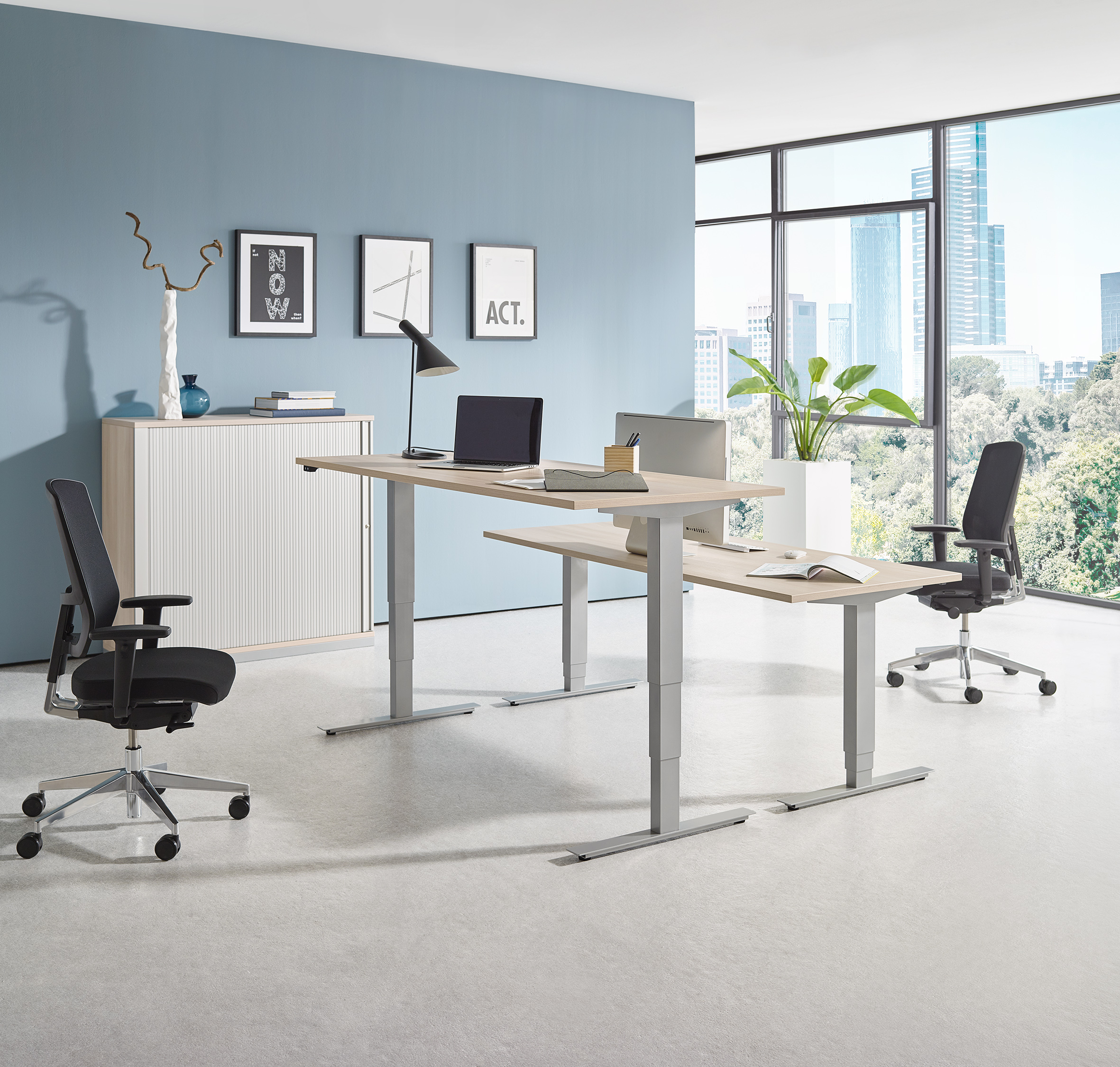 Bürotrend Büromöbel, Büroeinrichtung, Bürotechnik Bielefeld OWL | FM Büromöbel | elektromotorischer Schreibtisch